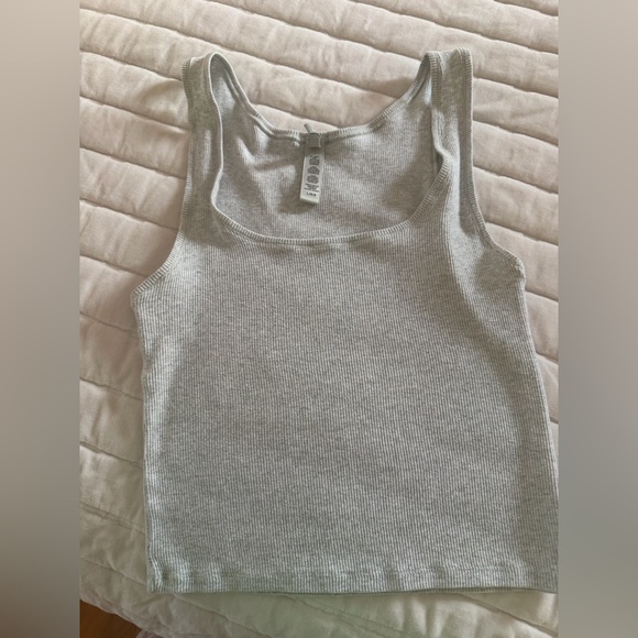 SKIMS Cotton Ribbed Tank - Picture 2 of 7